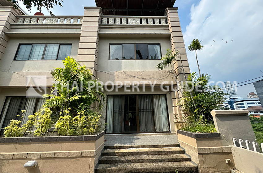 Townhouse for rent in Sukhumvit